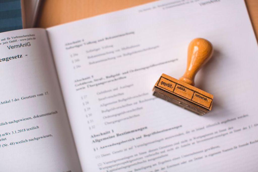 Markus Spiske באתר PEXELS מסמך של מסירות משפטיות